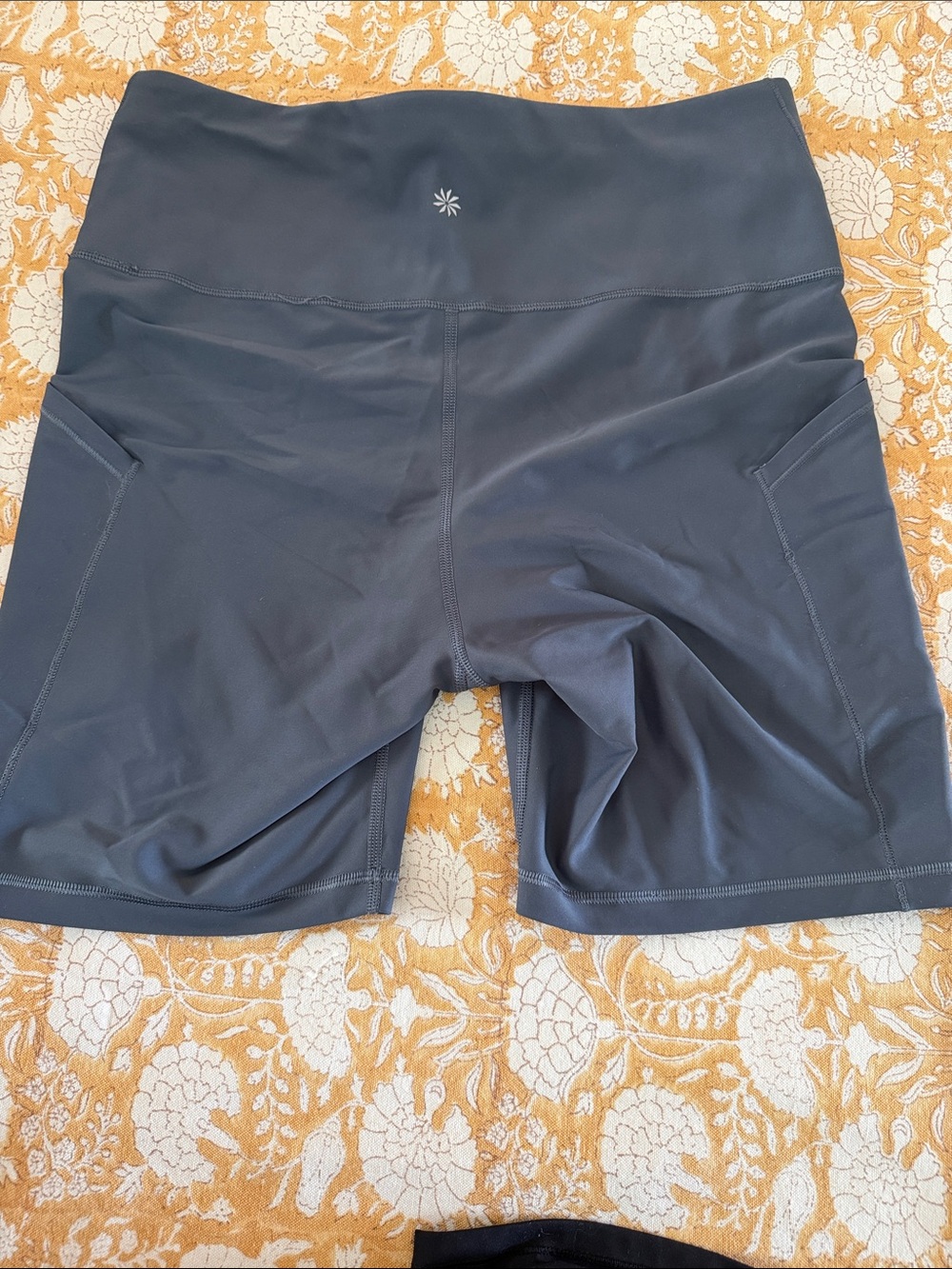 Athleta large 7” Charcoal Gray slip Bike Shorts stash pockets worn once - Picture 5 of 5